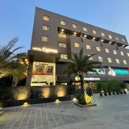 Hotel Cypress Nadiād Extérieur photo