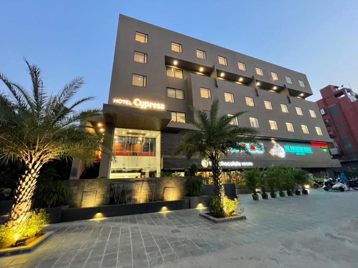 Hotel Cypress Nadiād Extérieur photo