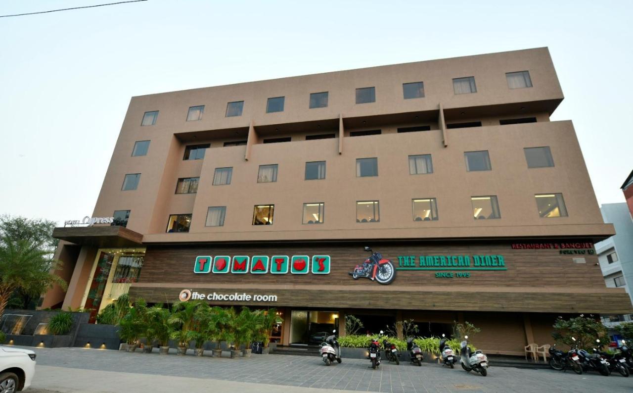 Hotel Cypress Nadiād Extérieur photo
