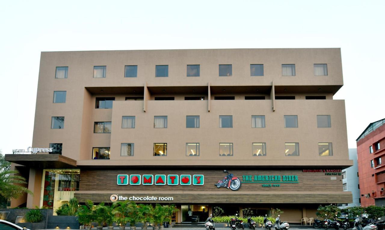 Hotel Cypress Nadiād Extérieur photo