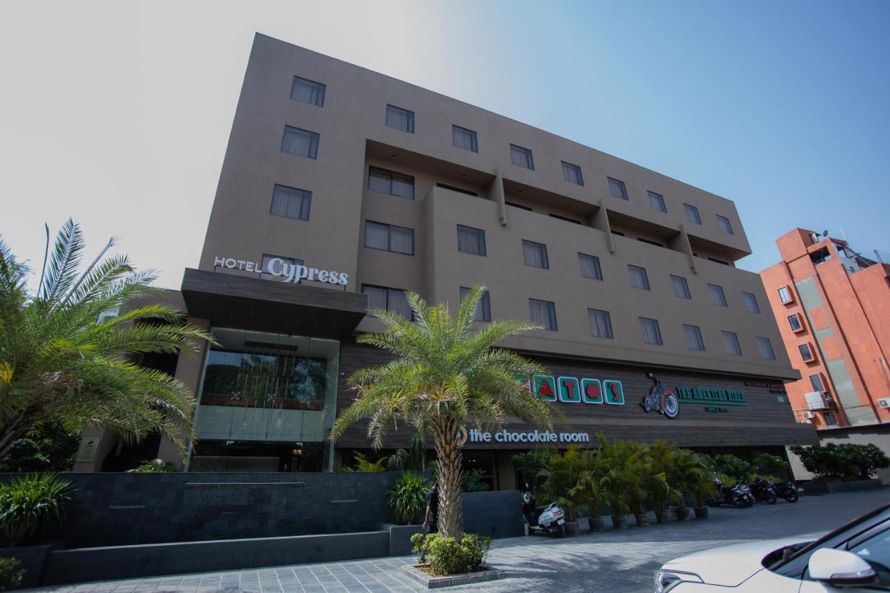 Hotel Cypress Nadiād Extérieur photo