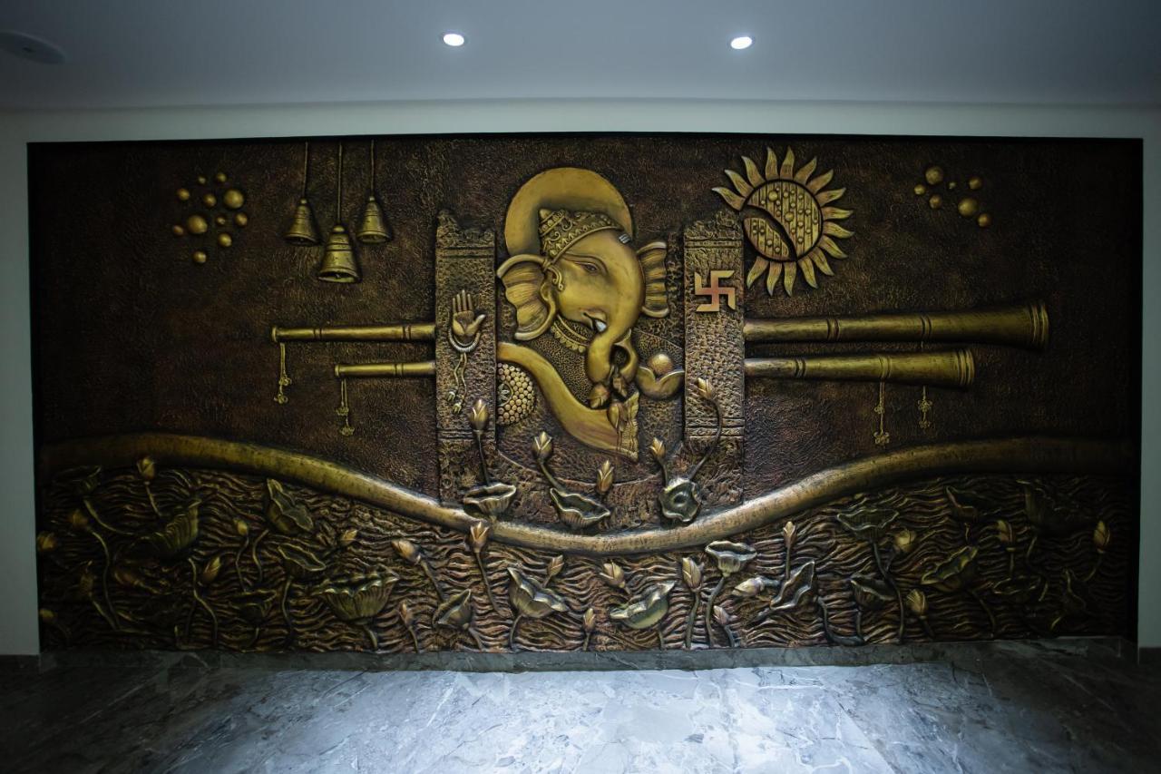 Hotel Cypress Nadiād Extérieur photo